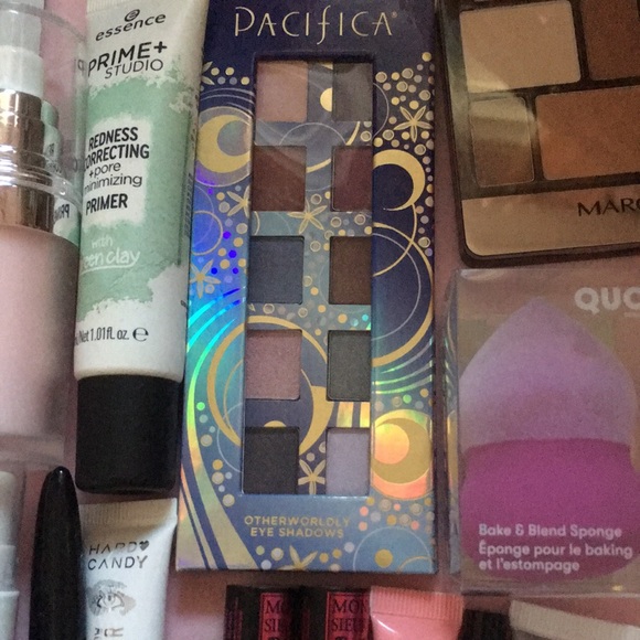 | SOLD | MASSIVE Brand New / Unused Makeup Beauty Bundle - Picture 4 of 5